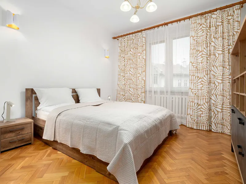 Przytulny Apartament | Dwie Sypialnie, Blisko Parku i Rynku – zdjęcie 2