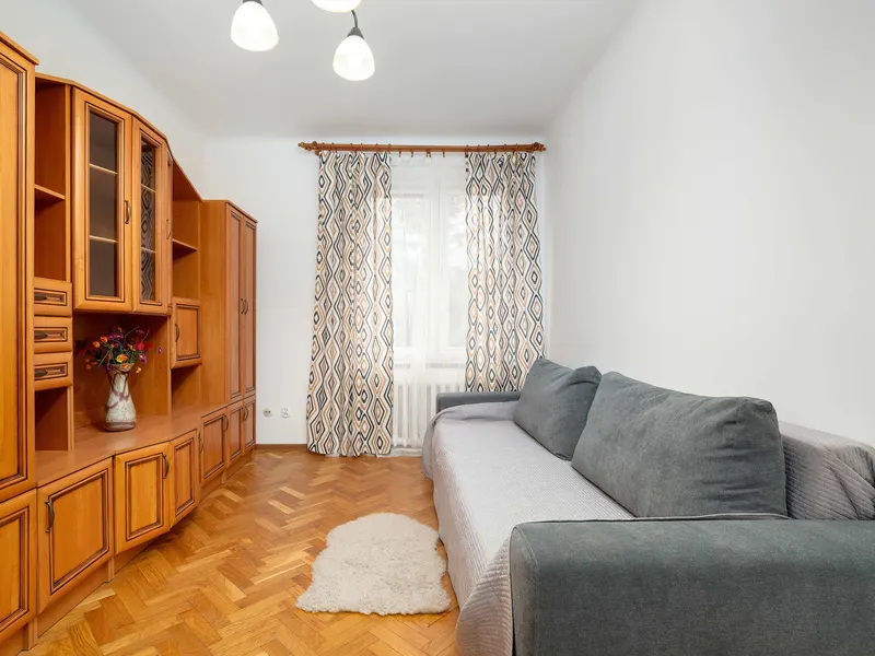 Przytulny Apartament | Dwie Sypialnie, Blisko Parku i Rynku – zdjęcie 5