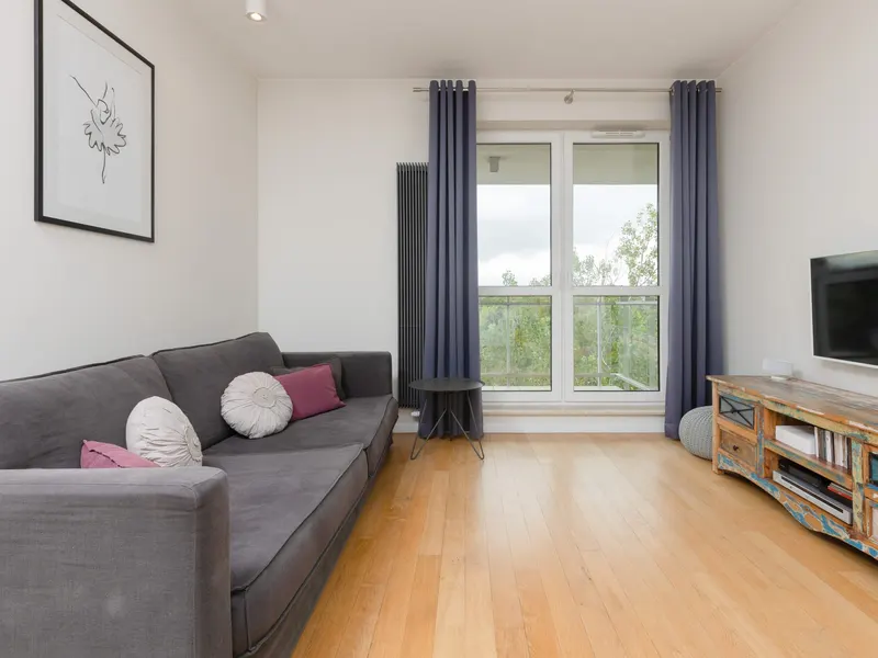 Rodzinny Apartament z Balkonem | Parking | 2 Sypialnie – zdjęcie 1
