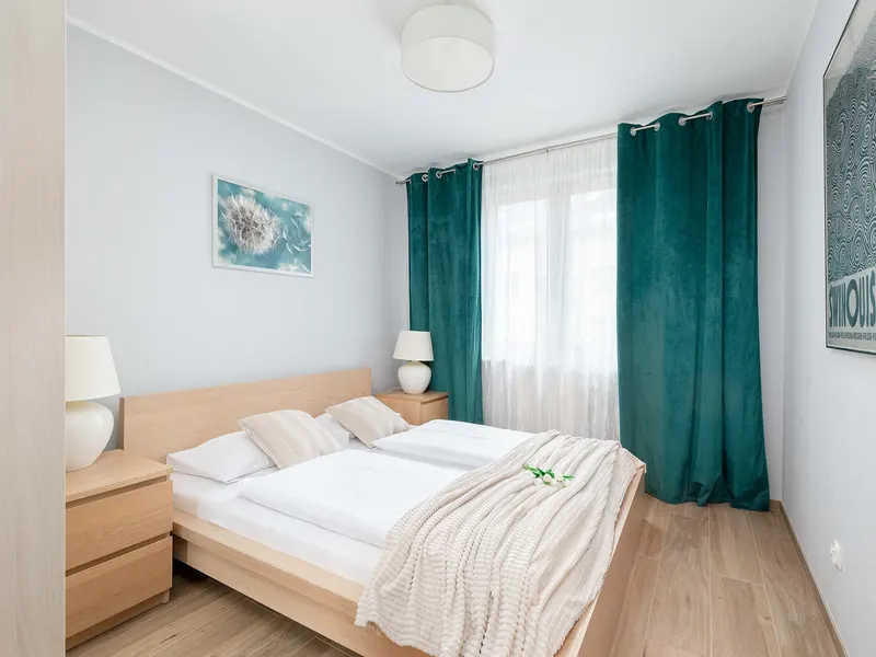 Jasny Apartament blisko Plaży | Balkon i Parking – zdjęcie 2