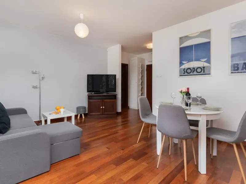 Elegantes Apartment in Sopot | Balkon und 15 min zum Strand – Foto 5