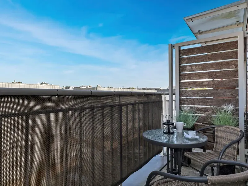 Stylowy Apartament w Centrum | 2 Balkony i Parking – zdjęcie 4