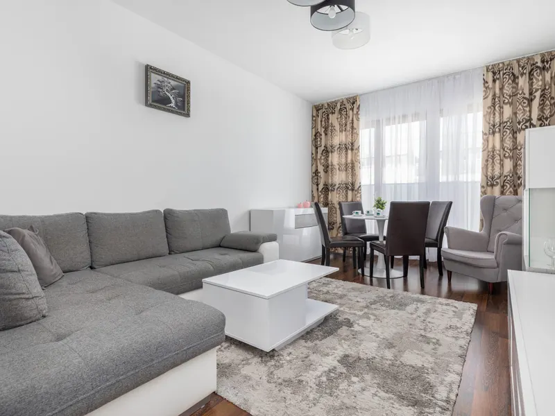 Przestronny Apartament | Balkon i Prywatny Parking – zdjęcie 1