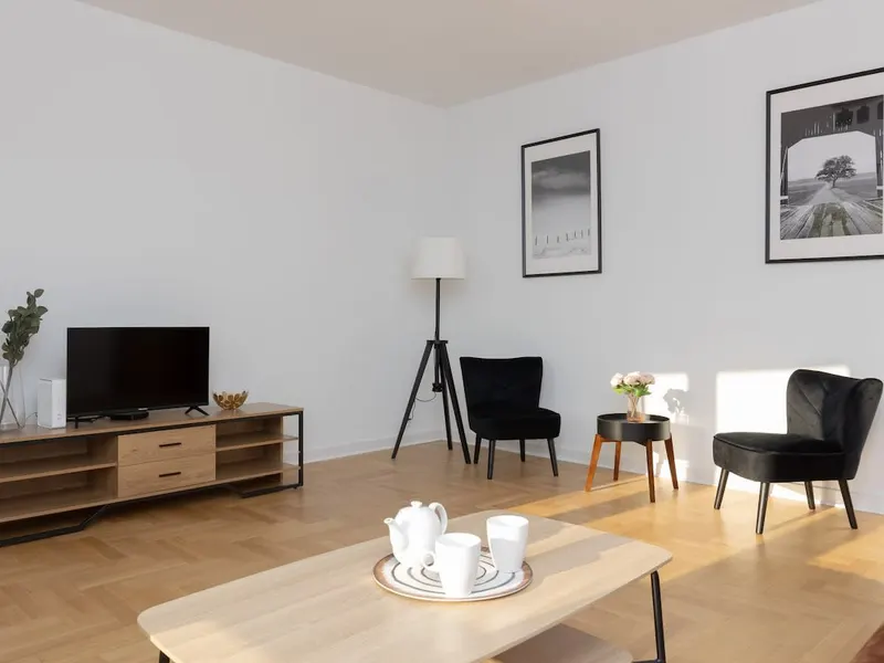 Sunny Apartment | 2 Bedrooms and Balcony – photo 2