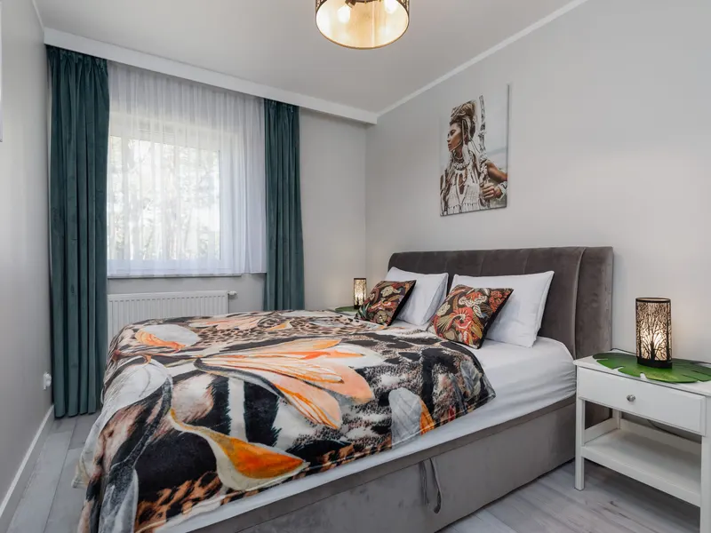 Spacious, two-level Apartment | Close to the Beach | Parking. – photo 2