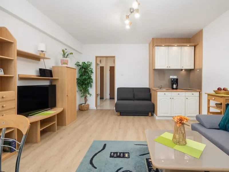 Funkcjonalne Studio blisko plaży | Parking i Balkon – zdjęcie 3