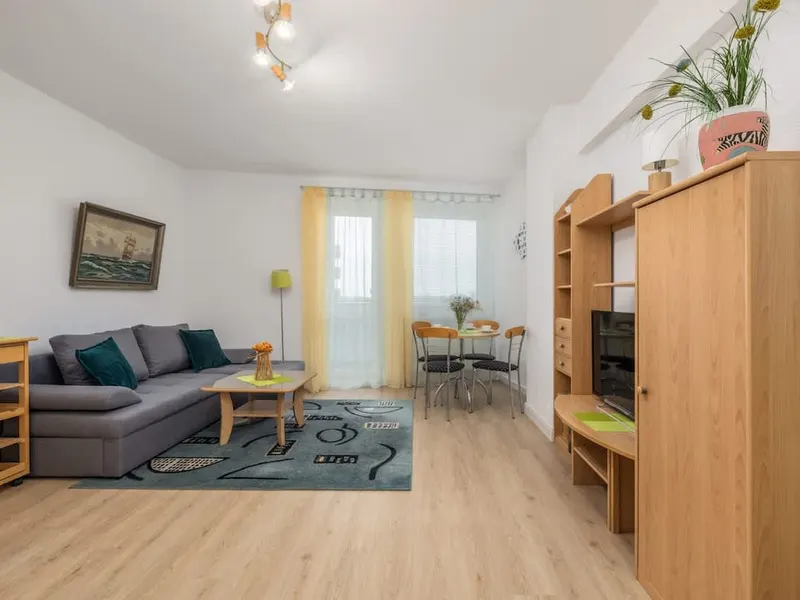Funkcjonalne Studio blisko plaży | Parking i Balkon – zdjęcie 1