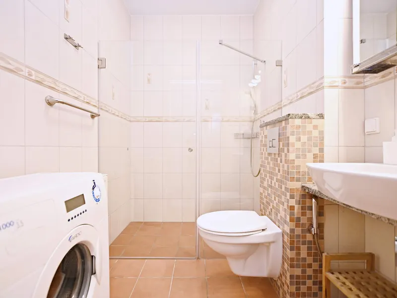 Funktionelle Wohnung | Parkplatz, Balkon, Strandnähe – Foto 3