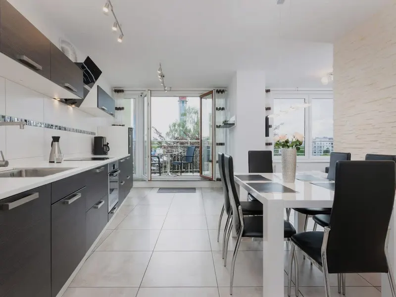 Komfortowy Apartament | 2 Sypialnie | Widok na Rzekę i Morze – zdjęcie 1