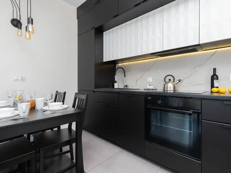 Komfortable Wohnung mit Balkon | zwei Schlafzimmern und Parkplatz – Foto 3