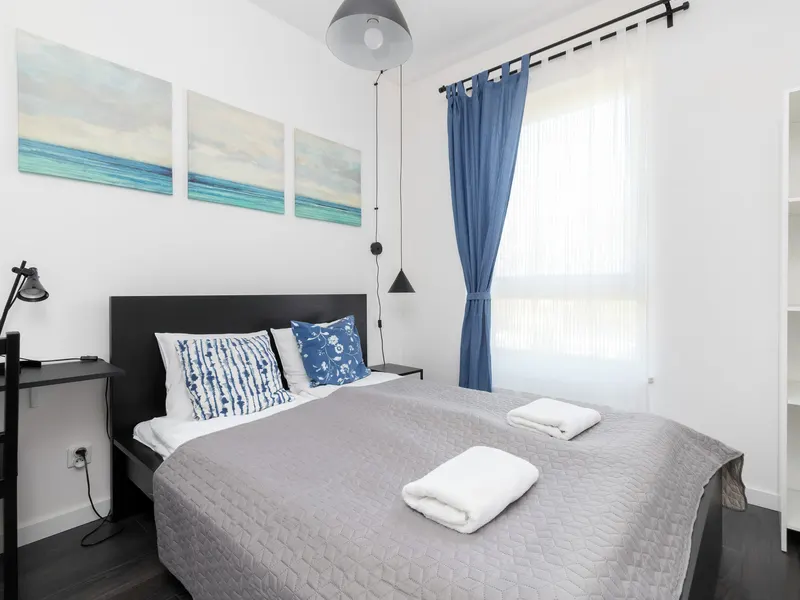 Komfortable Wohnung mit Balkon | zwei Schlafzimmern und Parkplatz – Foto 1