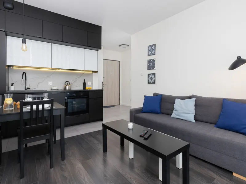 Komfortable Wohnung mit Balkon | zwei Schlafzimmern und Parkplatz – Foto 2