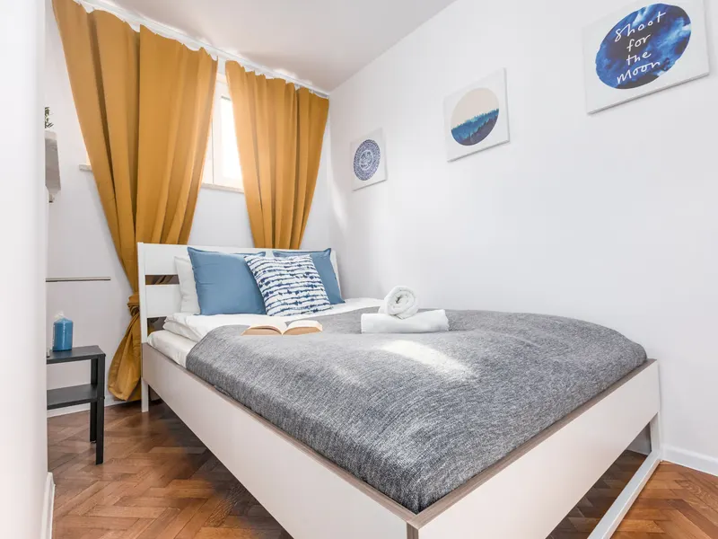 Bright Apartment in the Center | Balcony and 2 Bedrooms – photo 1