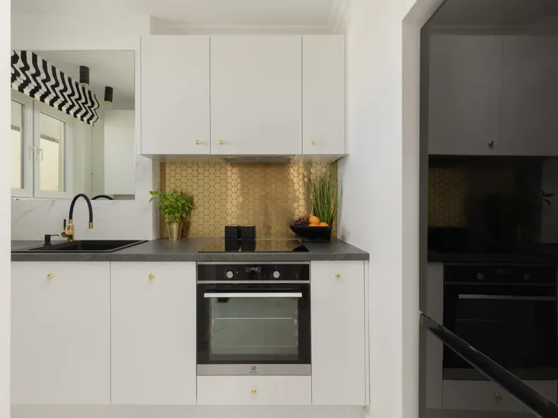 Central Apartment | Air Conditioning | Balcony | Workspace. – photo 4