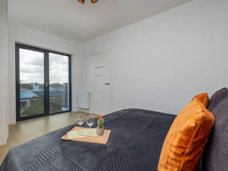 Komfortowy Apartament 80 m od Plaży | Balkon i Parking – zdjęcie 2