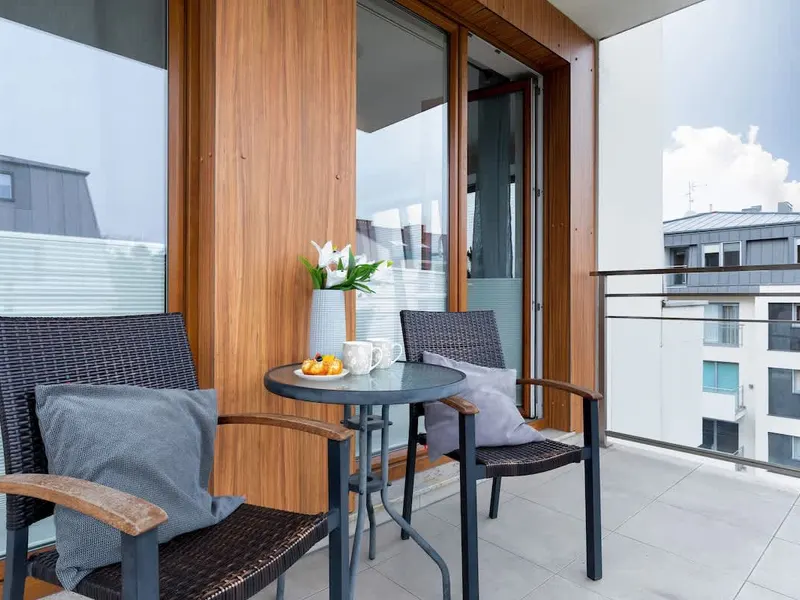 Subtelny Apartament w Świnoujściu | Balkon – zdjęcie 3