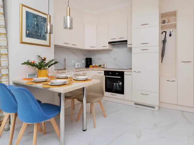 Klimatisierte Wohnung | Terrasse, Parkplatz, Nähe zum Meer – Foto 4