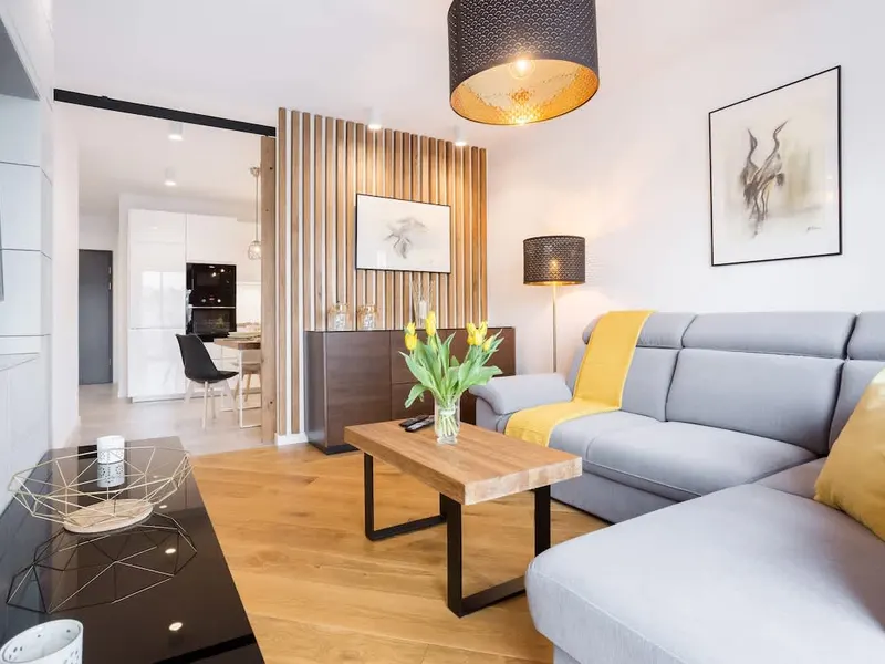 Elegant Apartment with Balcony | Parking | Workspace – photo 2