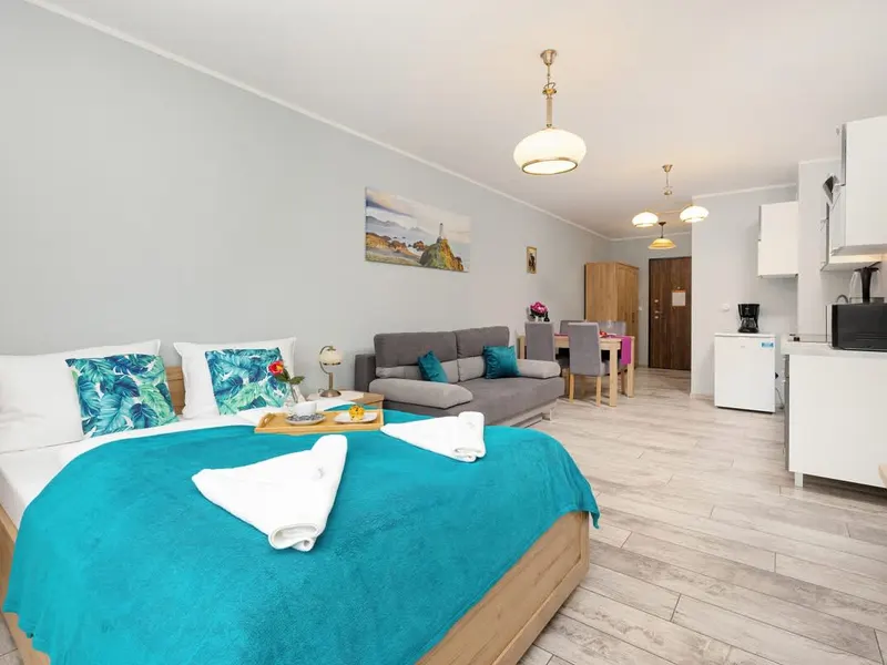 Jasny apartament z balkonem | Tuż przy plaży w Międzywodziu – zdjęcie 5