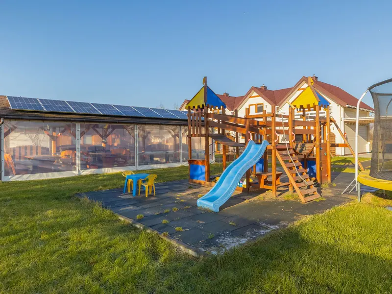 Wooden Family Apartment | Parking and Playground – photo 4