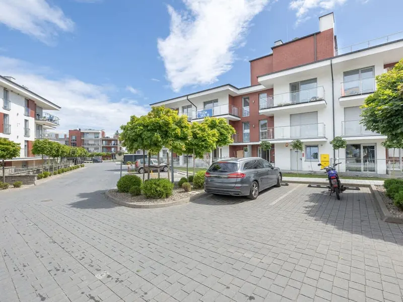 Elegant Apartment with Balcony | Close to the Beach, Pool and Parking – photo 4