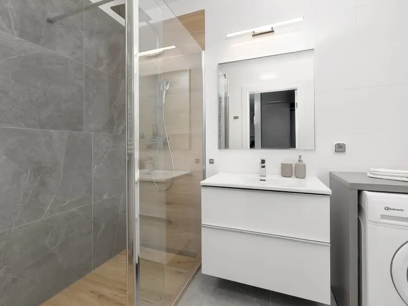 Przytulny Apartament z Balkonem | Parking | Miejsce do Pracy – zdjęcie 5