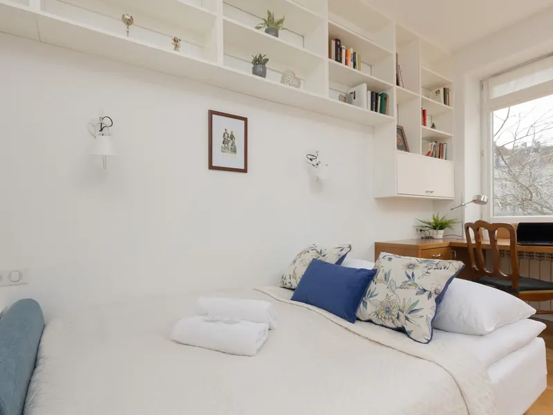 Elegant Studio in the Center | Workspace | Close to Bathrooms – photo 1