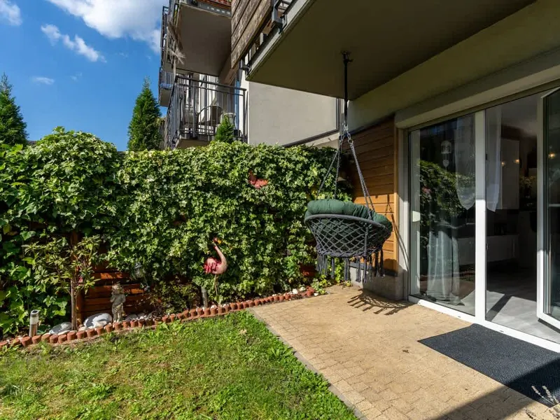 Komfortowy Apartament z Ogródkiem | Prywatny Parking – zdjęcie 4