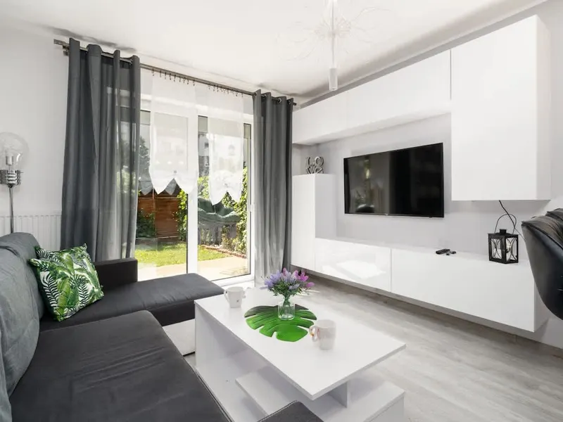 Komfortowy Apartament z Ogródkiem | Prywatny Parking – zdjęcie 1