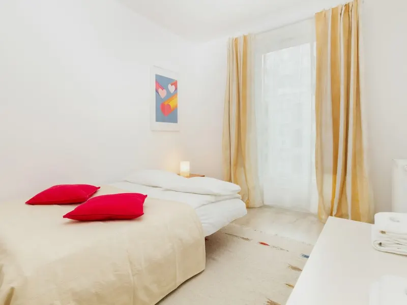 Nowoczesny Apartament z Balkonem | Blisko Plaży i Parku – zdjęcie 2