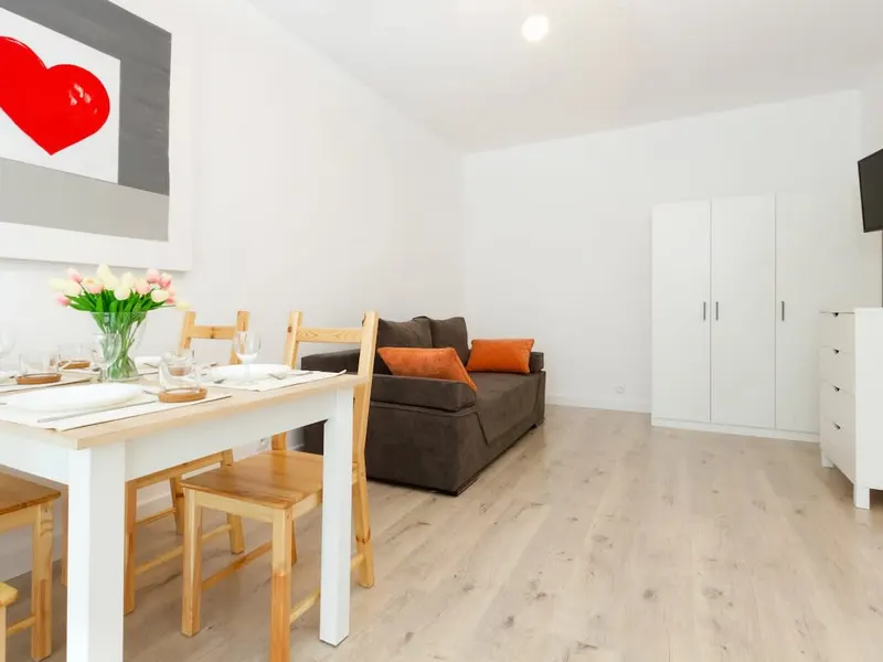 Nowoczesny Apartament z Balkonem | Blisko Plaży i Parku – zdjęcie 1