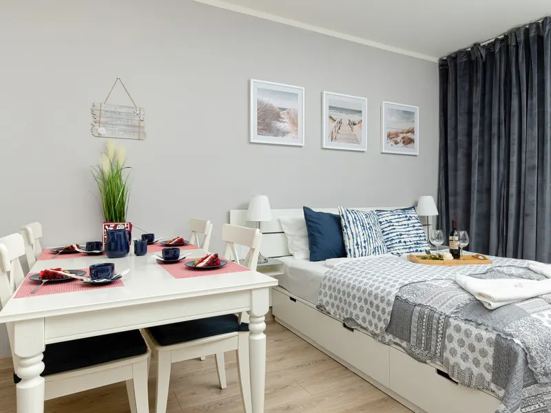Stilvolles Studio mit Balkon | 100 m vom Strand und Parkplatz – Foto 1