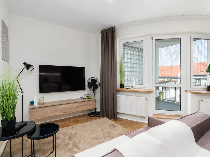 Elegancki Apartament w Centrum | Balkon i Parking – zdjęcie 1