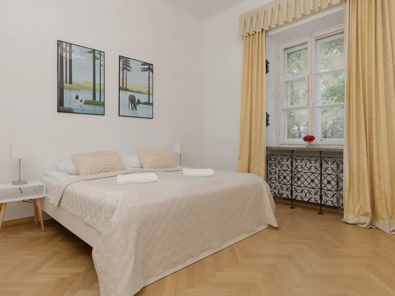 Przestronny Apartament na Starówce | 2 Sypialnie | Miejsce do Pracy – zdjęcie 2