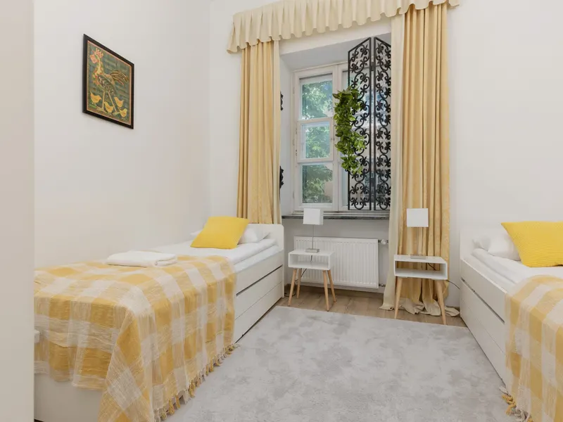 Przestronny Apartament na Starówce | 2 Sypialnie | Miejsce do Pracy – zdjęcie 3