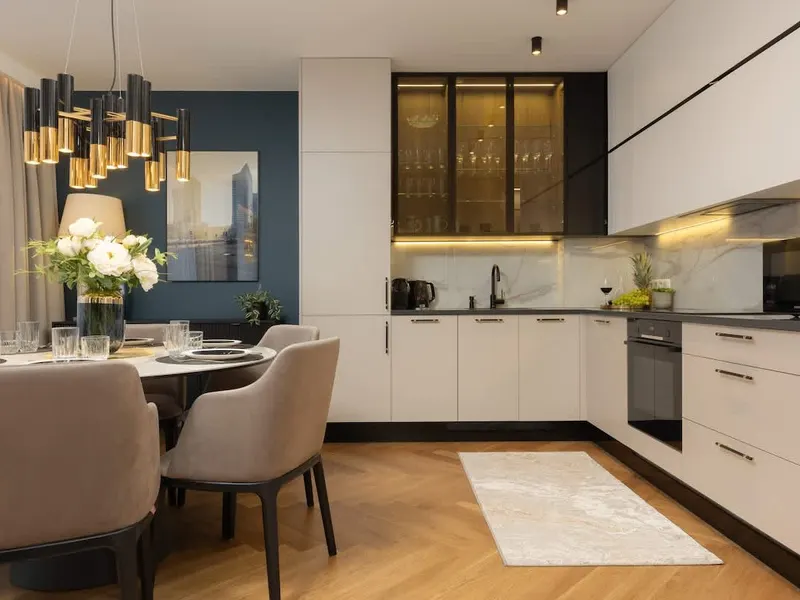 Spacious Apartment in the City Centre | 2 Balconies | Parking – photo 3