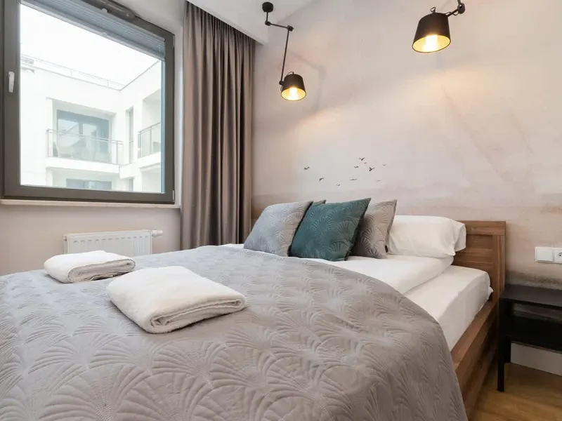 Stilvolle Wohnung im Zentrum | Balkon und Parkplatz in Garage – Foto 1