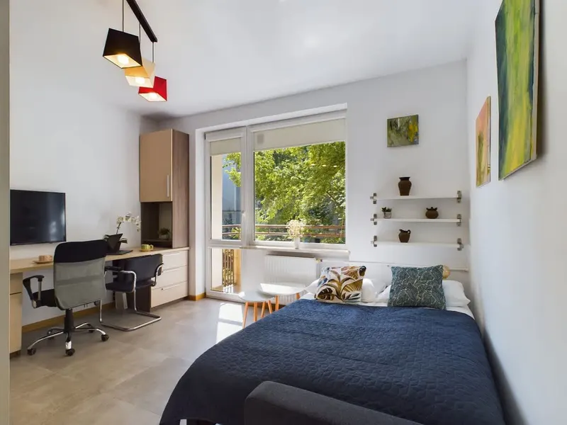Cozy Studio | Balcony, Workspace, Close to Old Town – photo 2