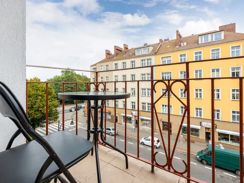 Jasny Apartament z Balkonem | 1 km do Plaży – zdjęcie 3