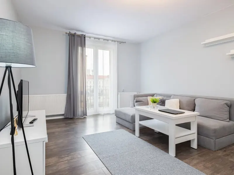 Jasny Apartament z Balkonem | 1 km do Plaży – zdjęcie 1
