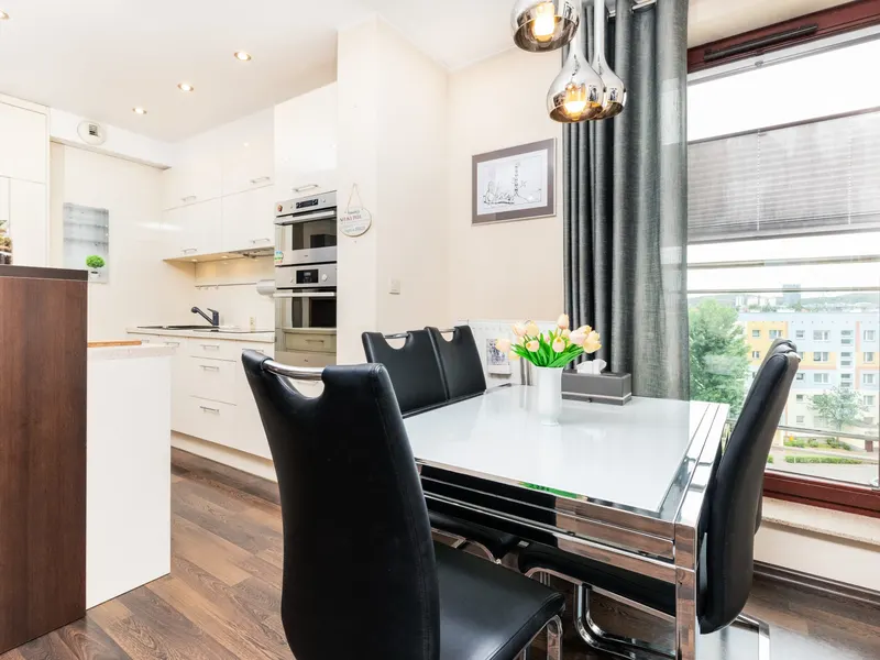 Elegancki Apartament | Balkon i Miejsce do Pracy – zdjęcie 3