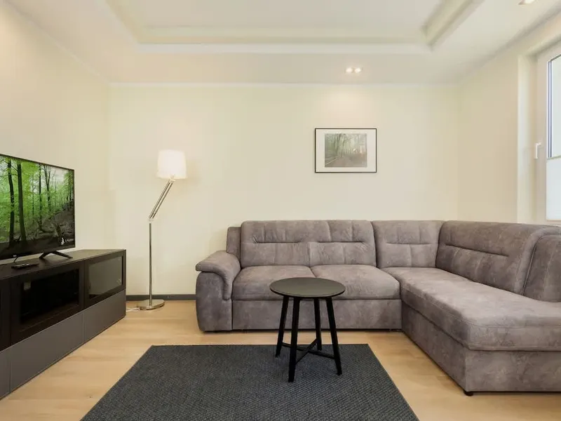 Geräumiges Haus mit Garten | Parkplatz | Für 14 Personen – Foto 1