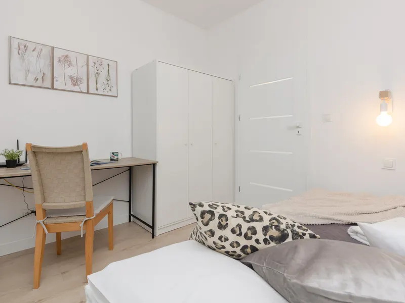 Przytulny Apartament | Balkon, Parking i Miejsce do Pracy – zdjęcie 5