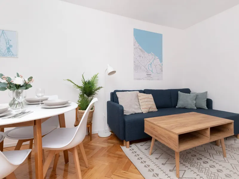 Geräumiges Apartment | Arbeitsbereich und Balkon – Foto 1
