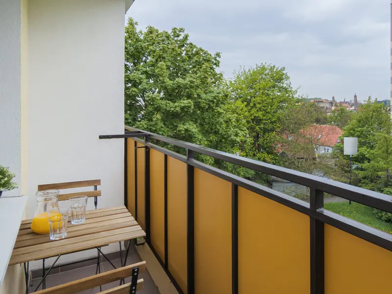 Geräumiges Apartment | Arbeitsbereich und Balkon – Foto 3