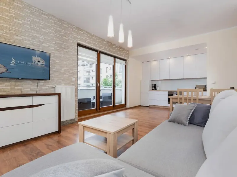 Jasny Apartament w Centrum | Balkon | Łazienka z Wanną – zdjęcie 1