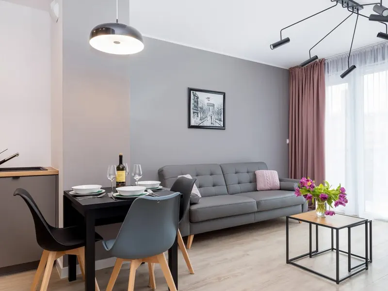 Bright Apartment with a Balcony | Close to the City Centre – photo 1