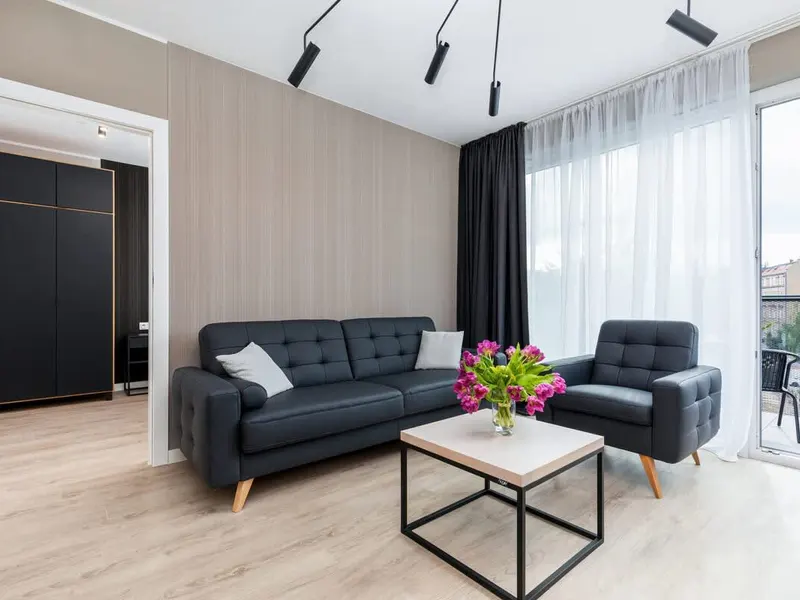 Modernes Appartement im Stadtzentrum | Balkon | Parkplatz – Foto 1