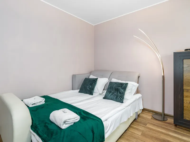 Przestronny Apartament | Wanna, Blisko Lotniska i Targów – zdjęcie 4