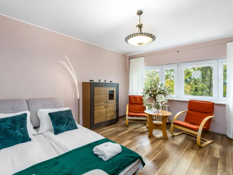 Przestronny Apartament | Wanna, Blisko Lotniska i Targów – zdjęcie 2